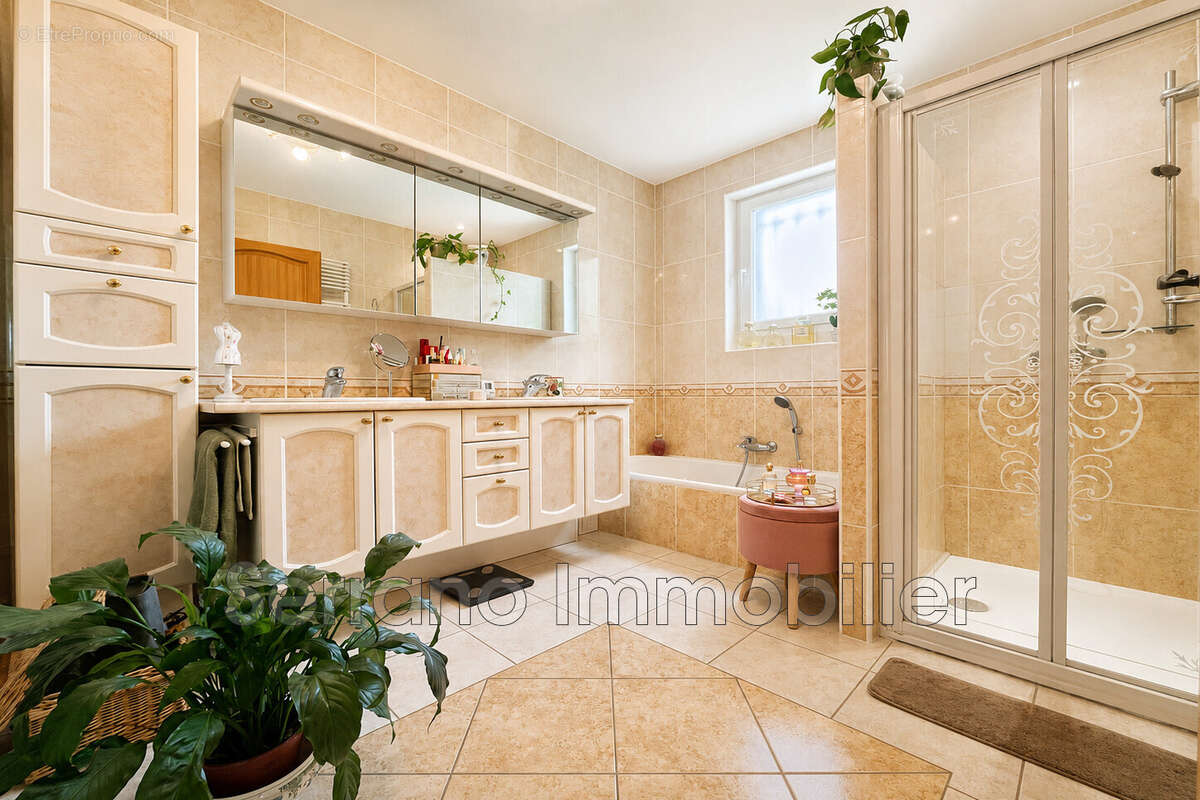 Maison 220 m² à Beaucaire  - photo 2