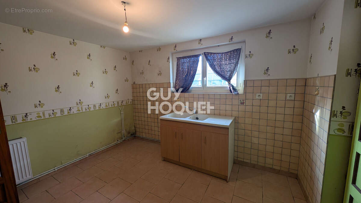 Maison familiale sur sous-sol complet - quartier recherché à deux pas des commodités - photo 7