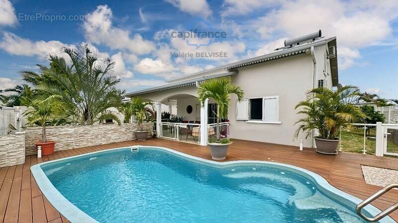 Villa familiale f5 avec piscine, vue dégagée et superbes volumes – saint-louis - photo 15