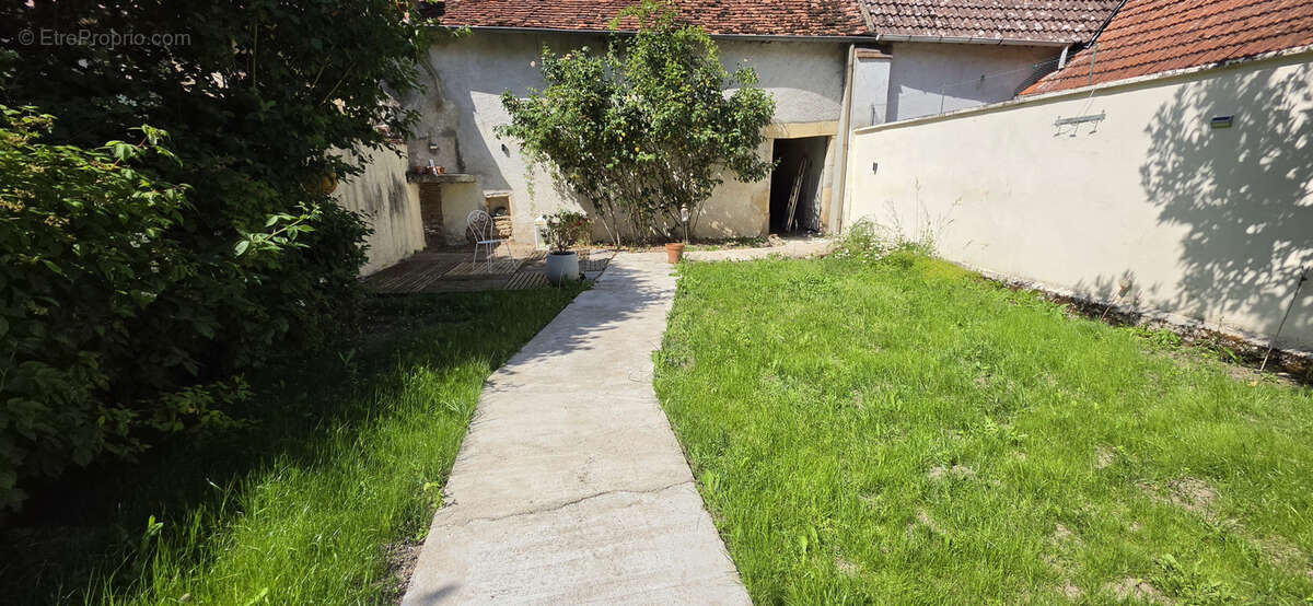 Maison à VARZY