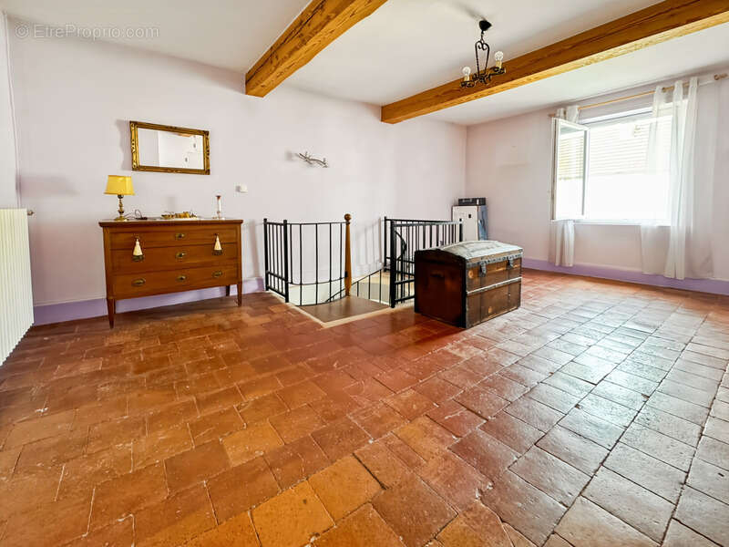 Maison à LA CLAYETTE