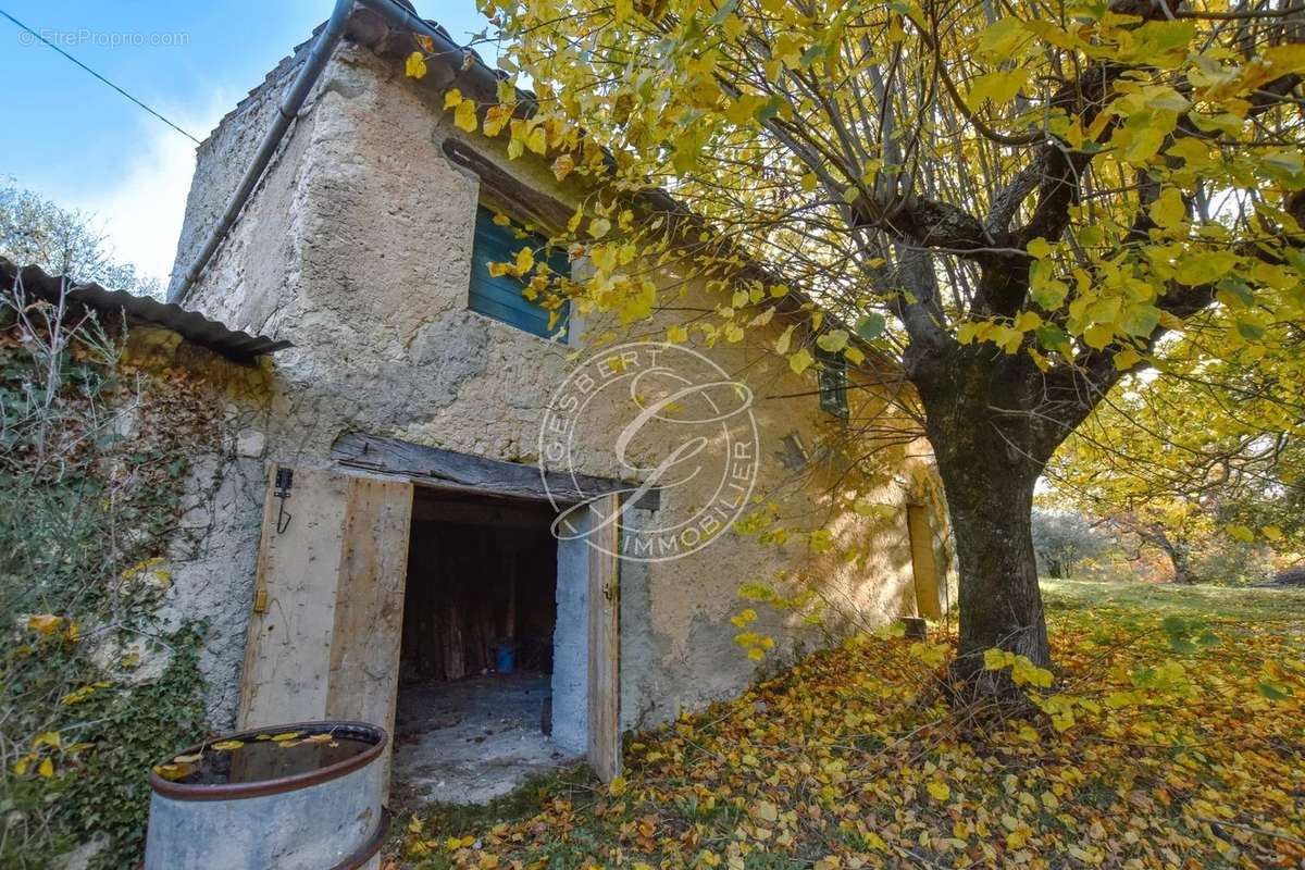 Terrain à MONTFERRAT