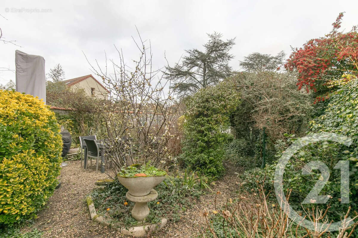 Maison à SAINT-MAUR-DES-FOSSES