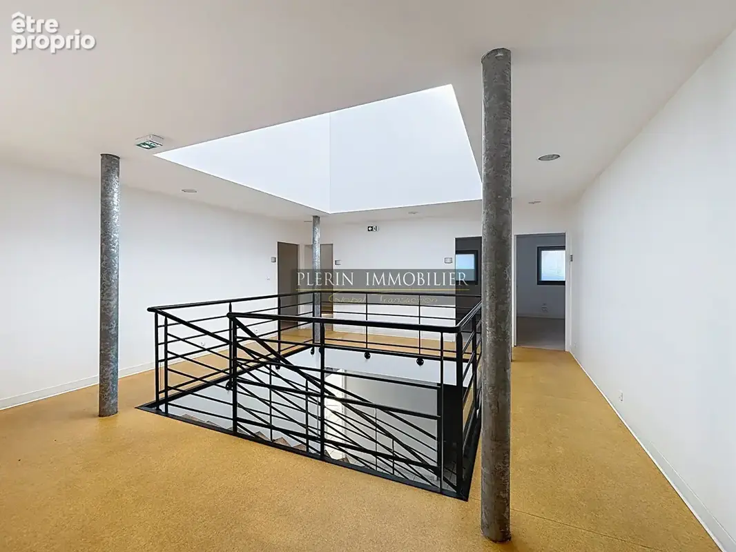 Bureau-300m² dans la zone commerciale - photo 6