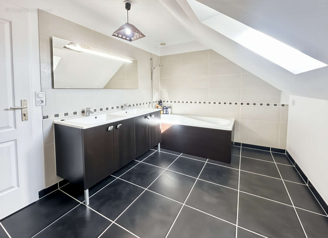 Maison à VERRIERES-LE-BUISSON