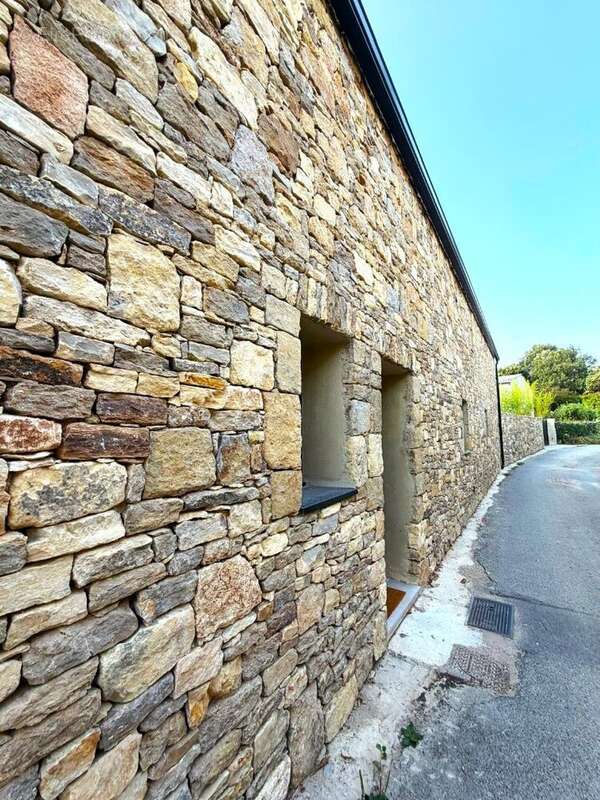 Superbe maison de caractère neuve à 20 minutes d'Uzès Vue panoramique, piscine et cadre de vie exceptionnel ! - photo 4