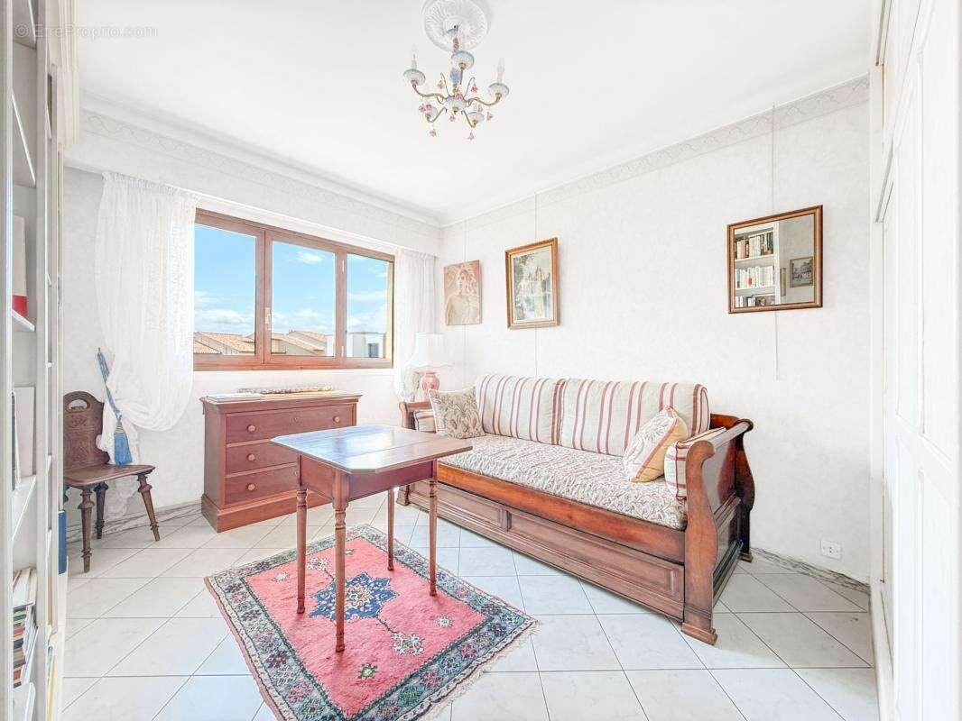 Appartement à SAINT-LAURENT-DU-VAR