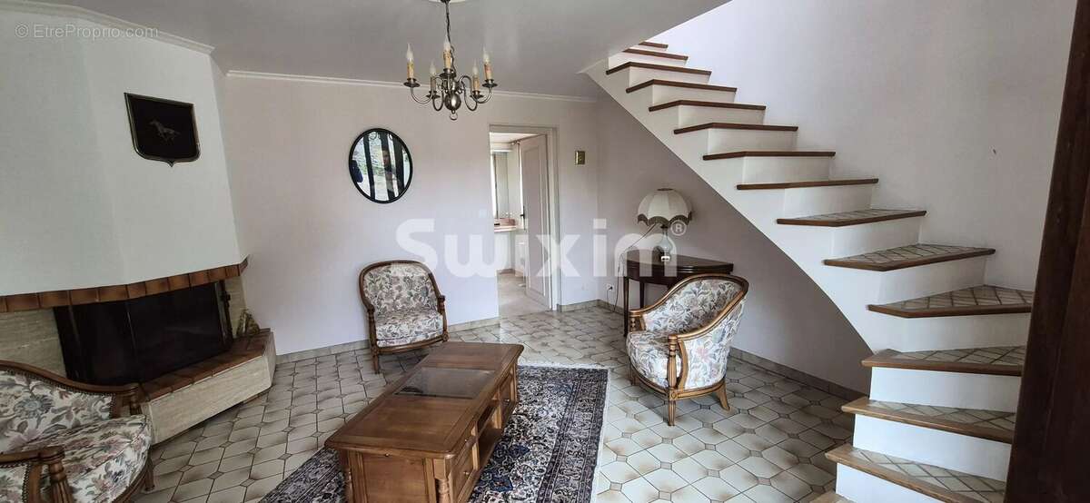 Maison à NOYERS