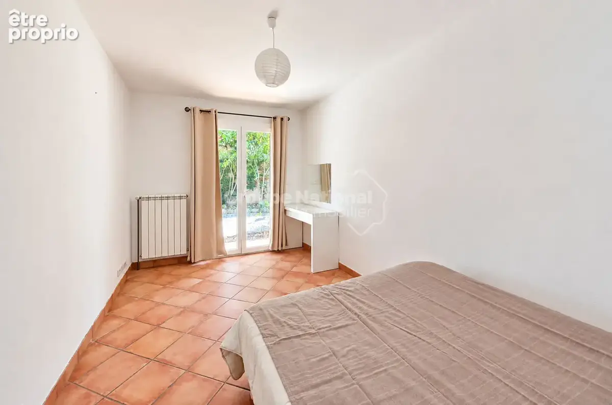 Maison de plain-pied avec jardin paysager et piscine - Secteur calme et recherché - photo 9