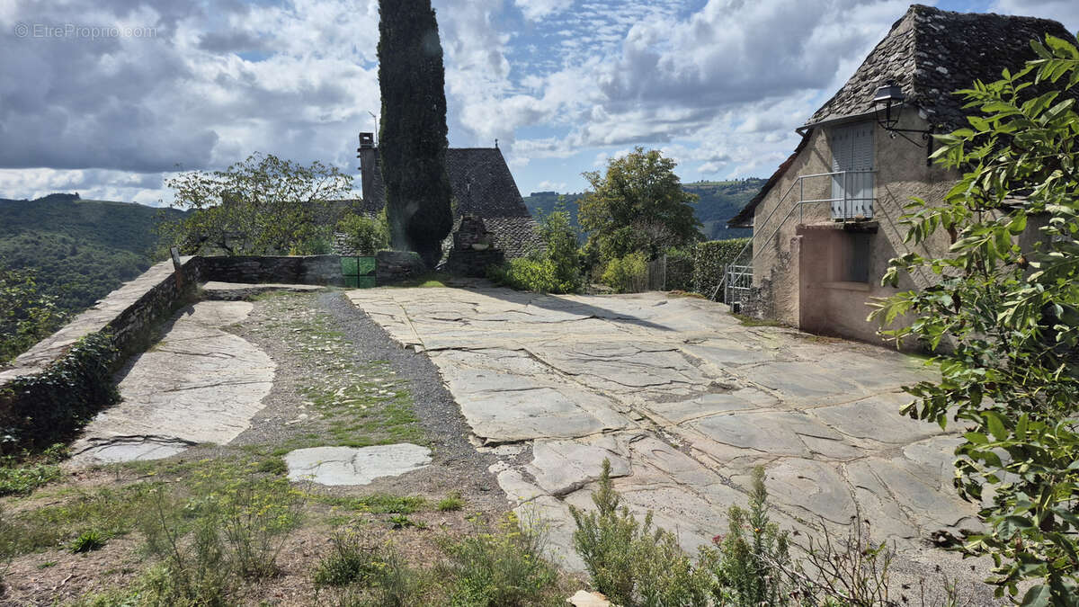 Maison à LACROIX-BARREZ