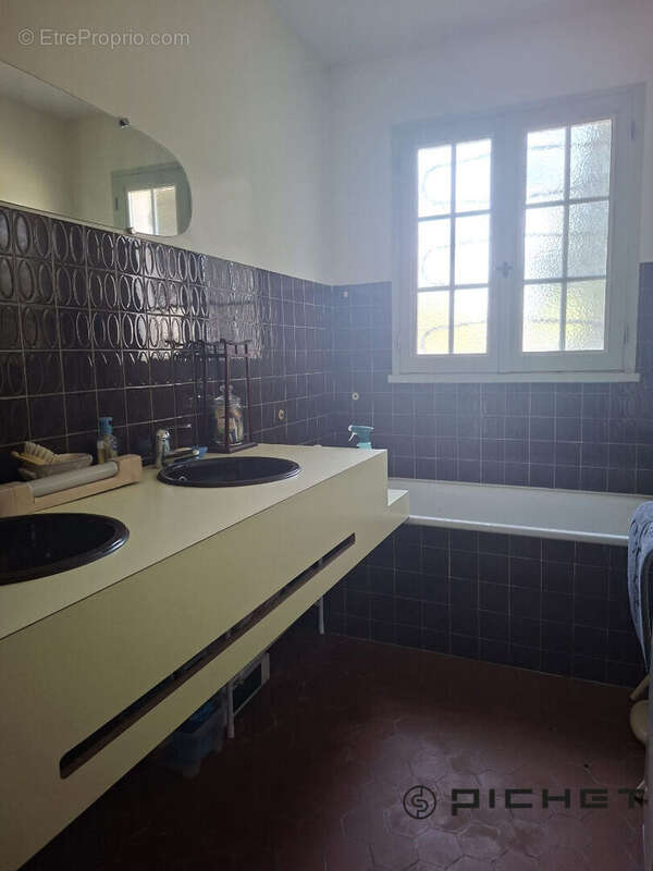 Maison familiale d'exception -160 m² -5 chambres -Proche Centre-Ville Carbon Blanc 6 pièce(s) 160 m2 - photo 18