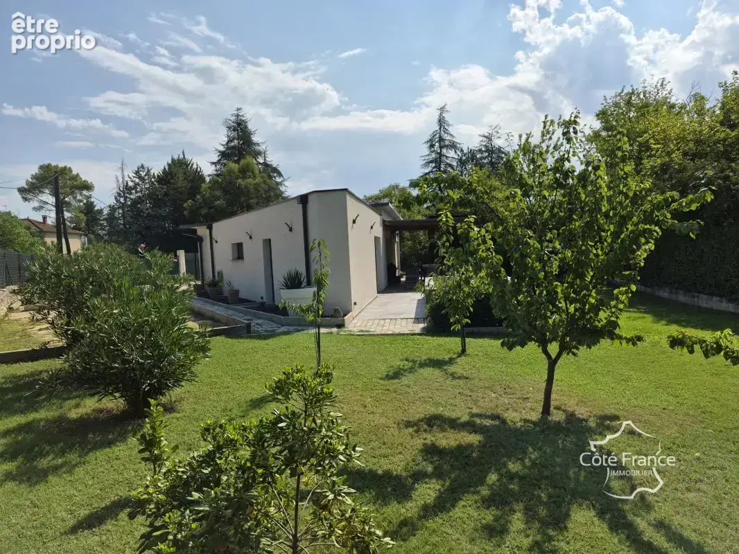 Maison très récente et de plain-pied à AUBENAS, avec beau te - photo 1