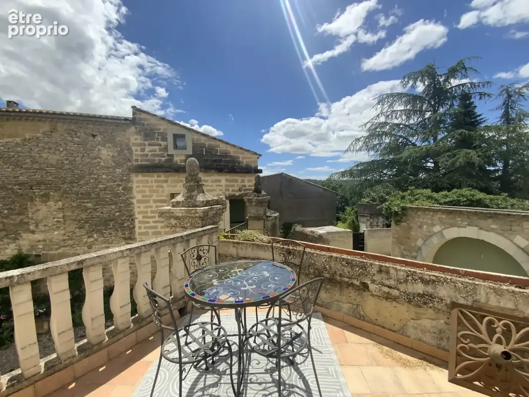 Mas de village du XIXo siècle avec cour , piscine dans un village avec commerces. - photo 6