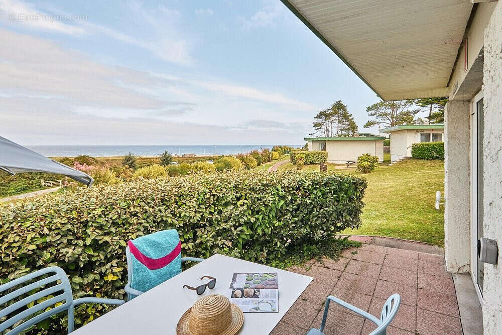 Appartement à COLLEVILLE-SUR-MER