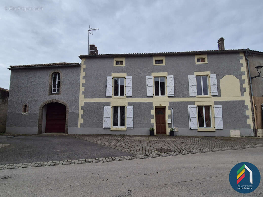 Maison à MONTOURNAIS