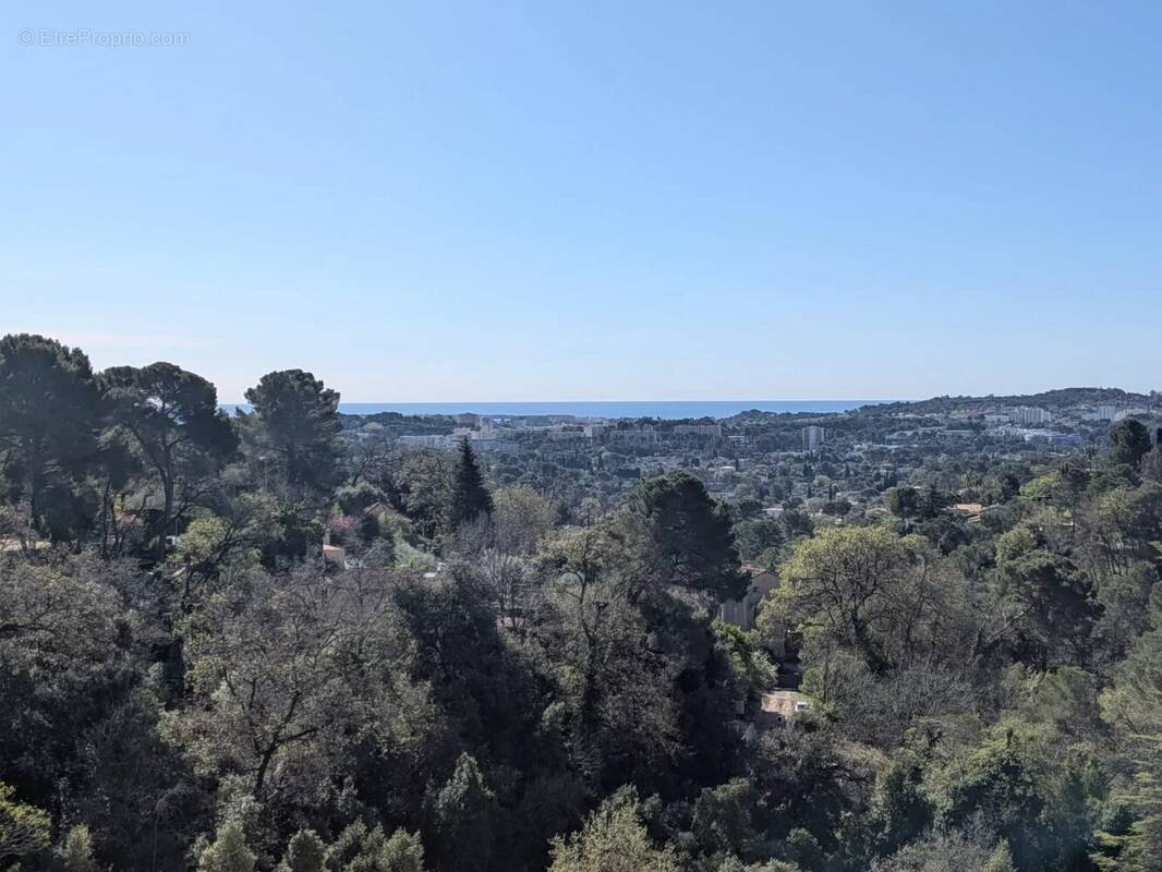 Appartement à MOUGINS