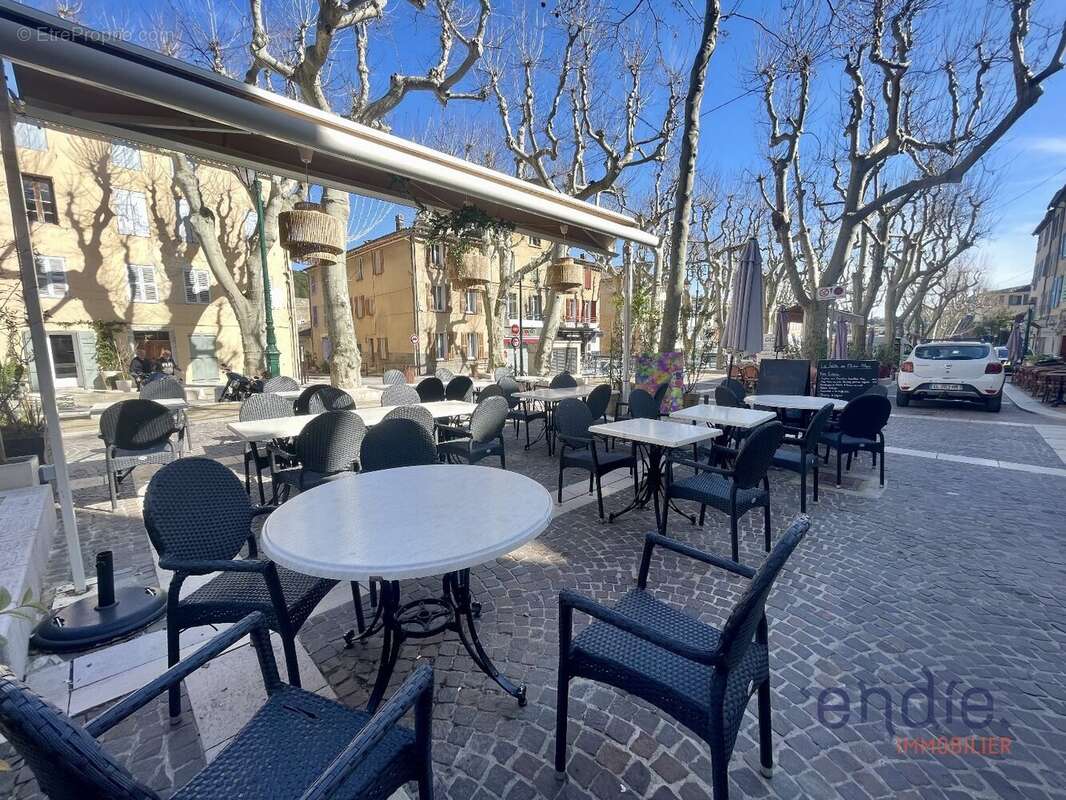 Commerce à COTIGNAC