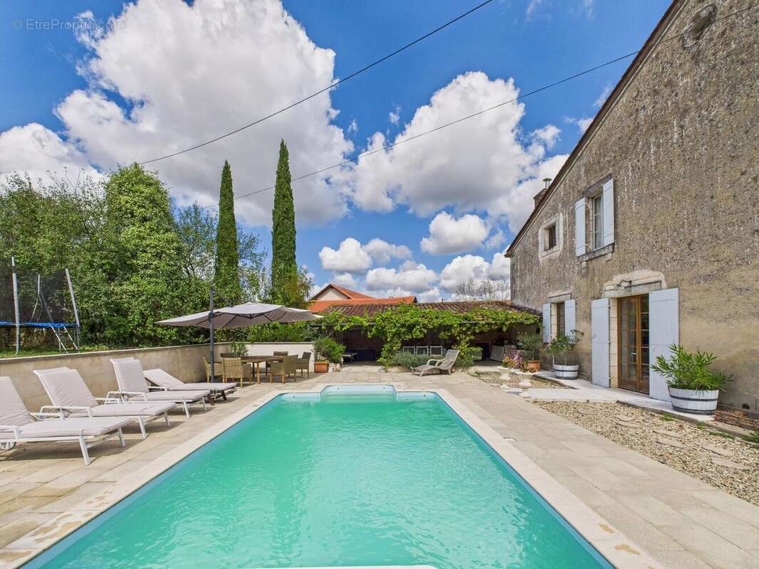 Maison à MONTPON-MENESTEROL