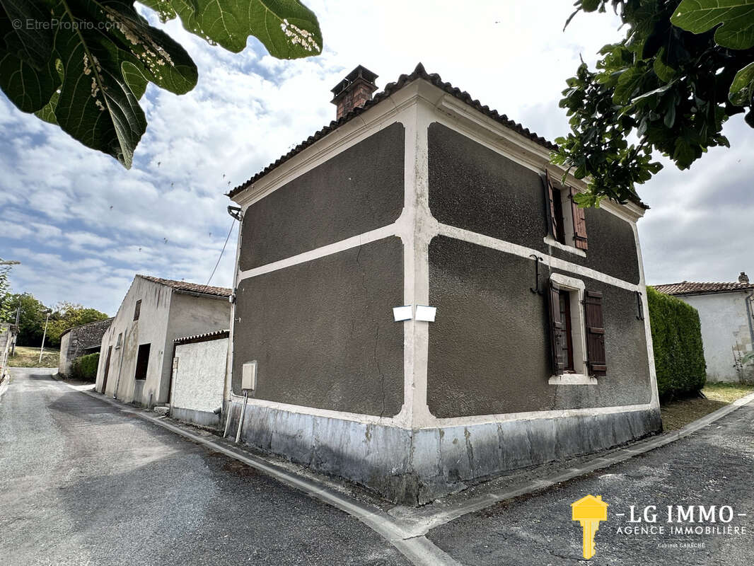 Maison à SAINT-ROMAIN-SUR-GIRONDE