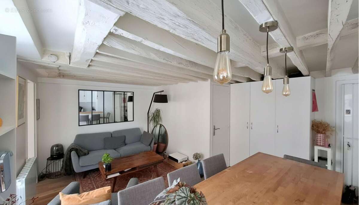 Appartement à PARIS-3E