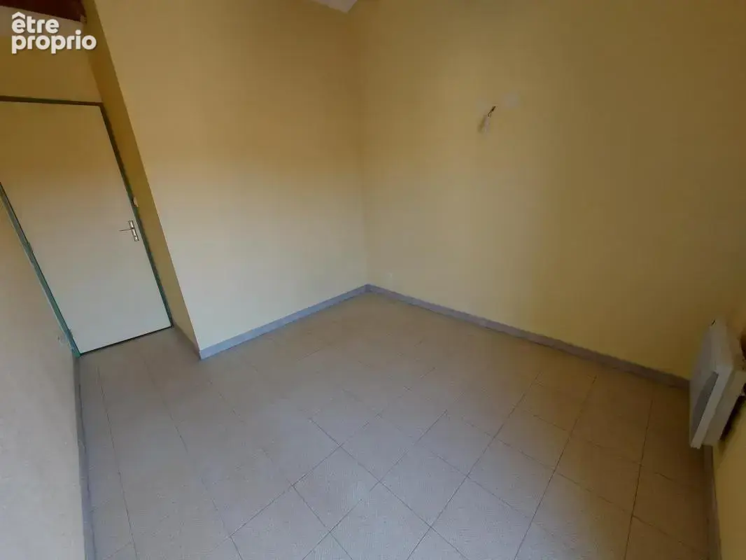 LE PONTET – Maison T6 en triplex avec terrasse et garage - photo 12