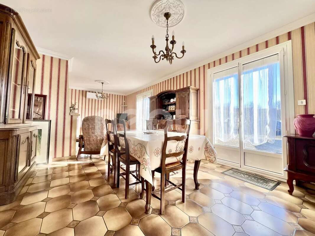 Maison à AIGUEPERSE