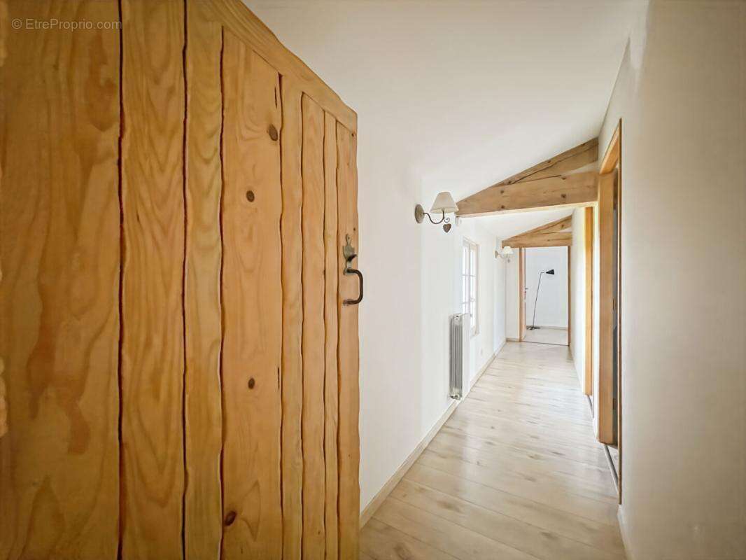 EXCLUSIF À MONTJOIR : Propriété de Caractère de 260 m² ? DPE A - photo 11