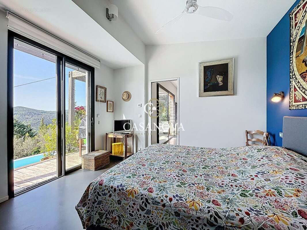Villa d'architecte contemporaine avec piscine à débordement chauffée et vue panoramique exceptionnelle sur les hauteurs de Lodèv - photo 13