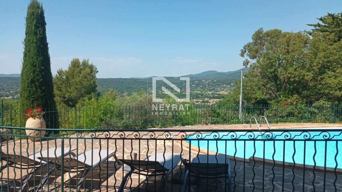 Appartement à TOURRETTES