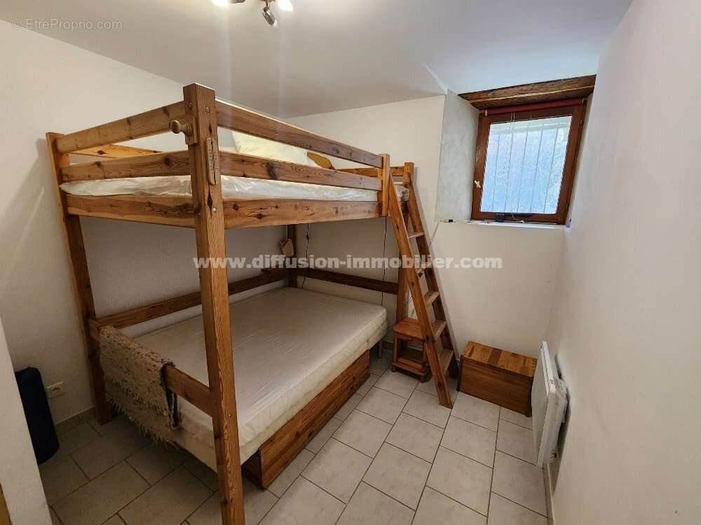 Maison à LE LAUZET-UBAYE