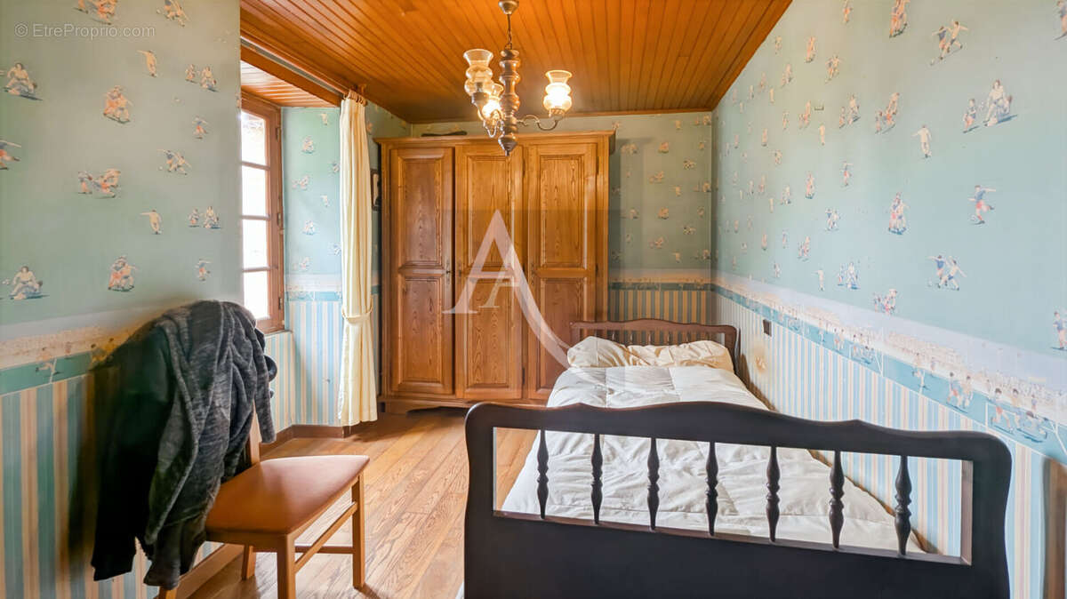 Maison à BLANQUEFORT-SUR-BRIOLANCE