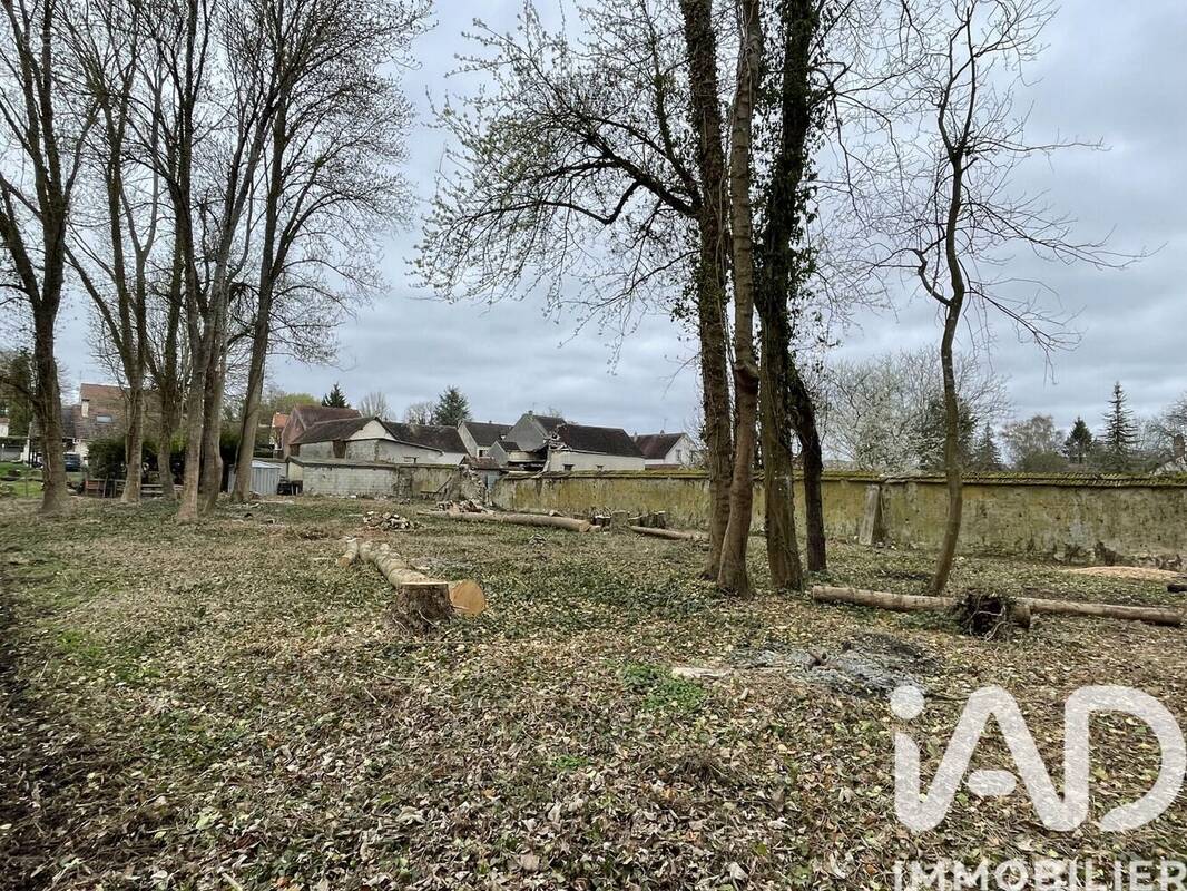 Photo 1 - Terrain à LES ORMES-SUR-VOULZIE