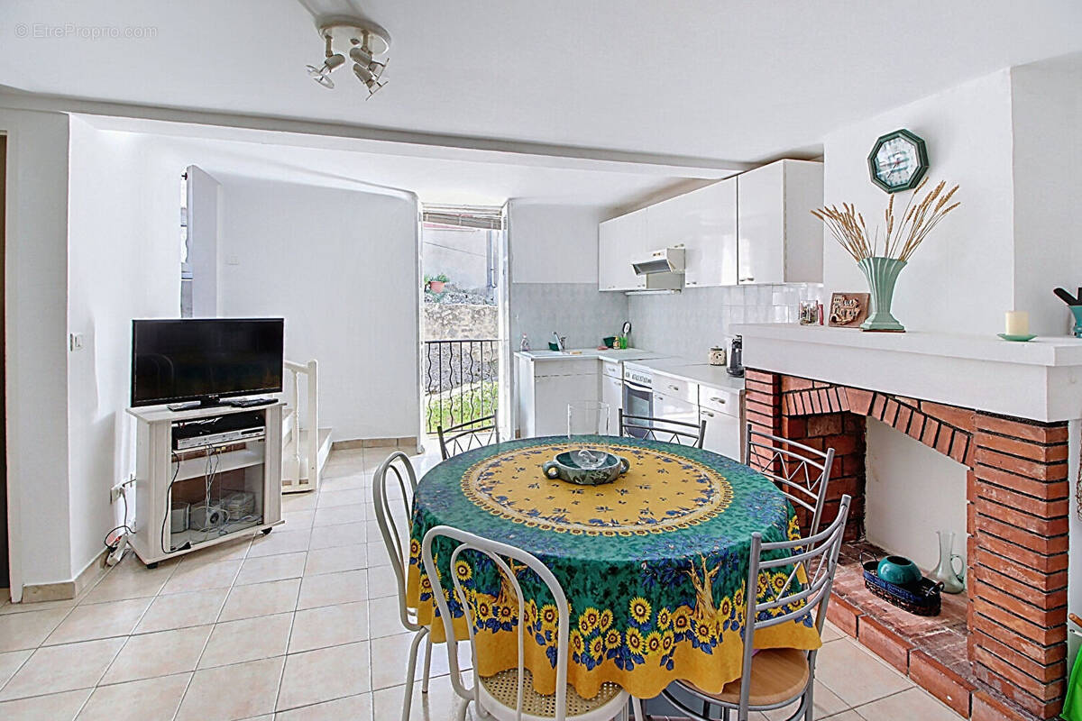 Maison à ENTRECASTEAUX