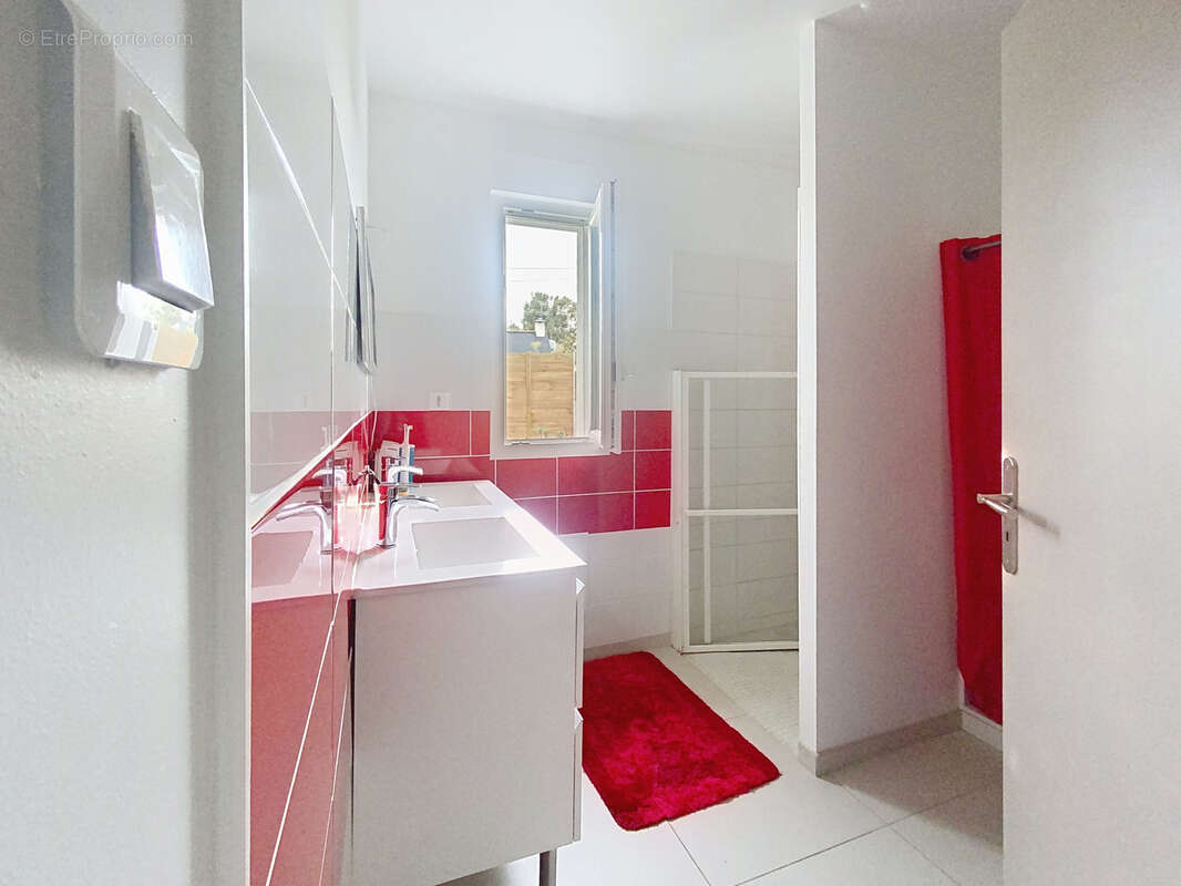 Maison à DONVILLE-LES-BAINS