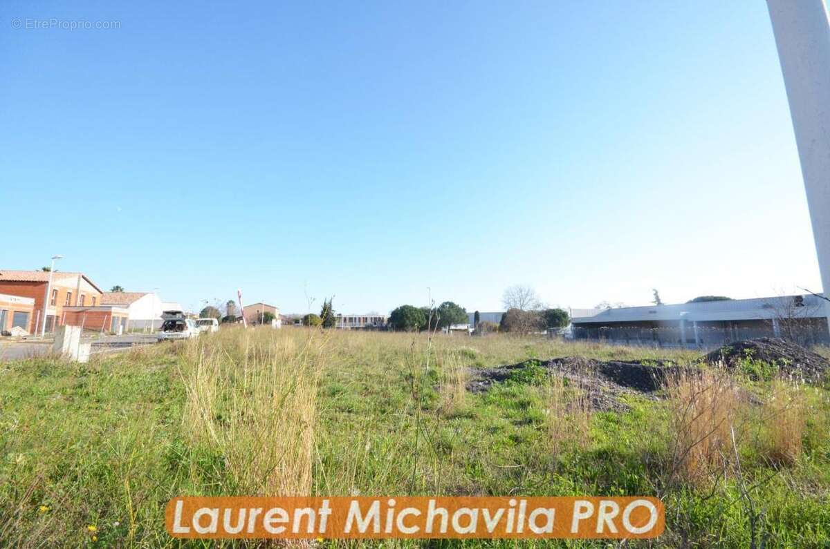 Terrain constructible de 3 373 m² – Vias - photo 2