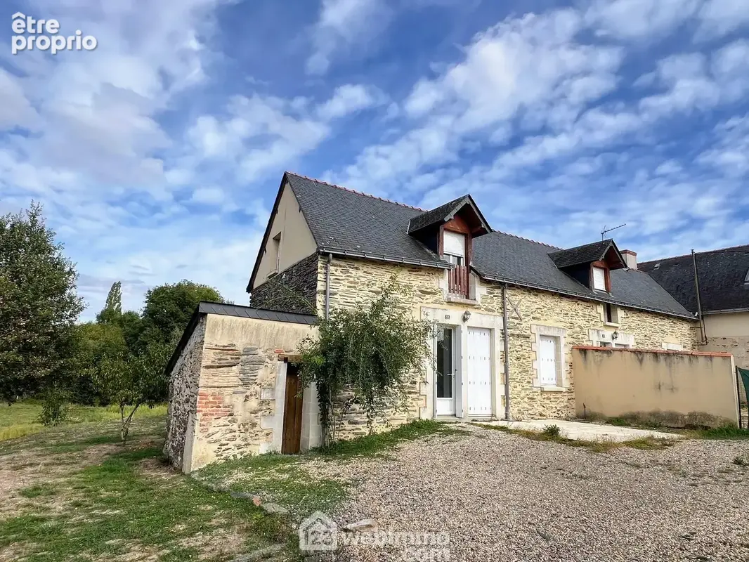 ... actuellement divisée en 2 logements...