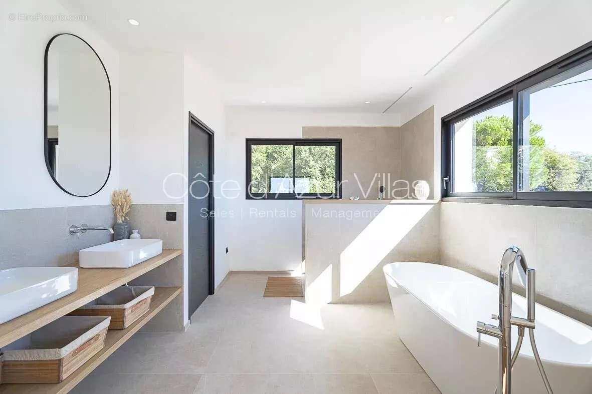 Maison à TOURRETTES-SUR-LOUP