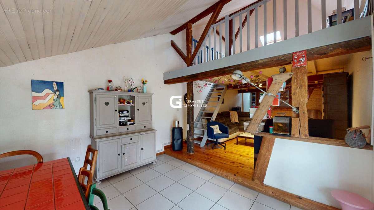 Maison à LALLEYRIAT