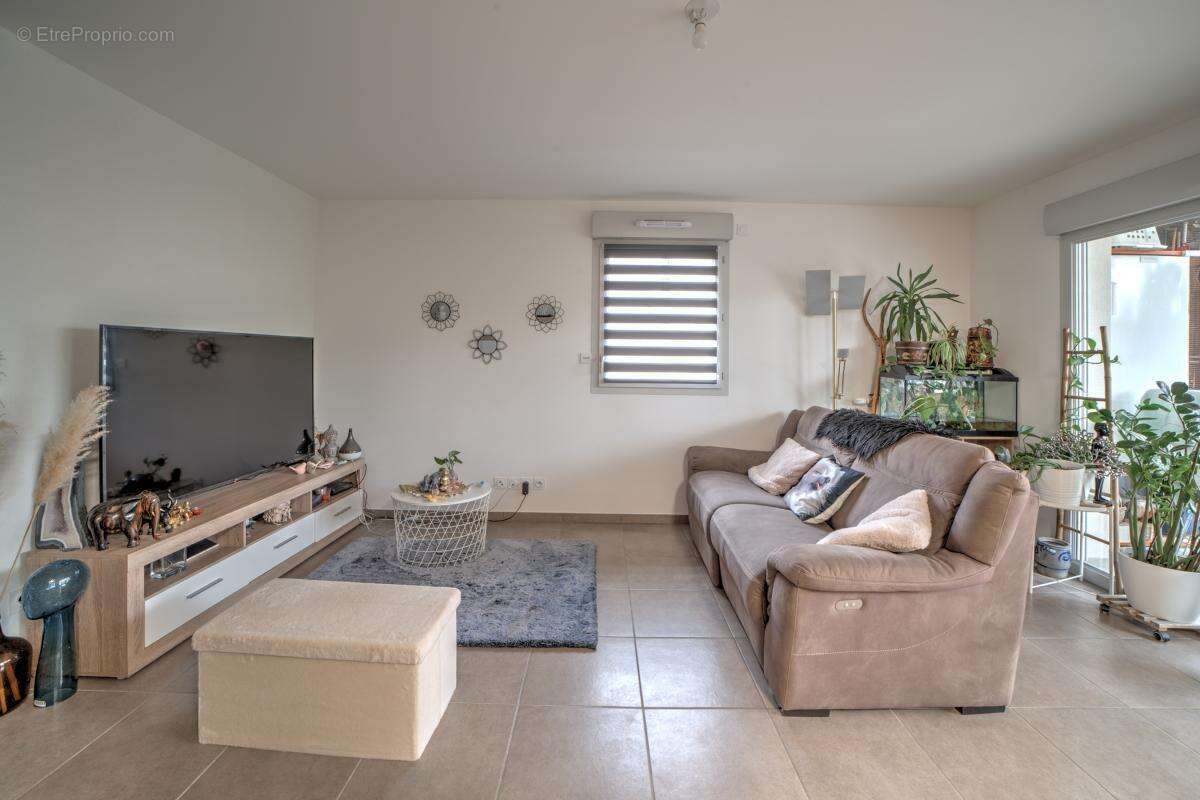 Appartement à SAINT-GENIS-POUILLY