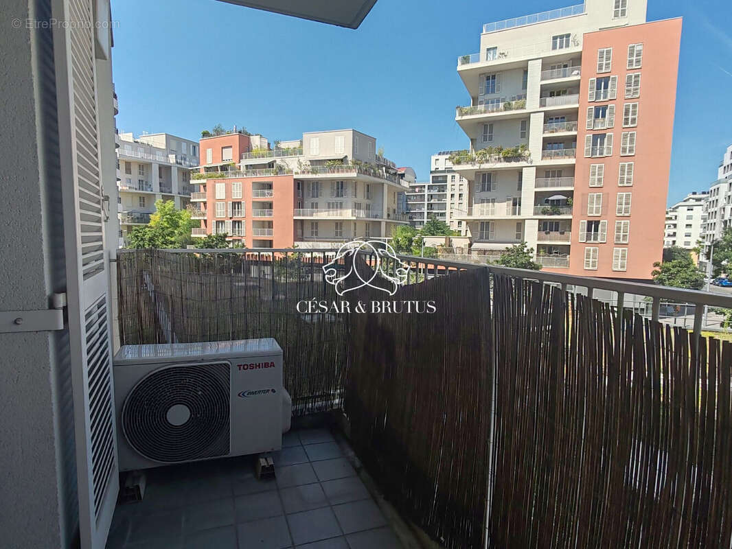 Balcon 1 - Appartement à LYON-8E