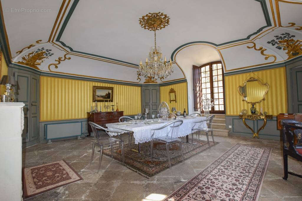 Maison à AIGUINES