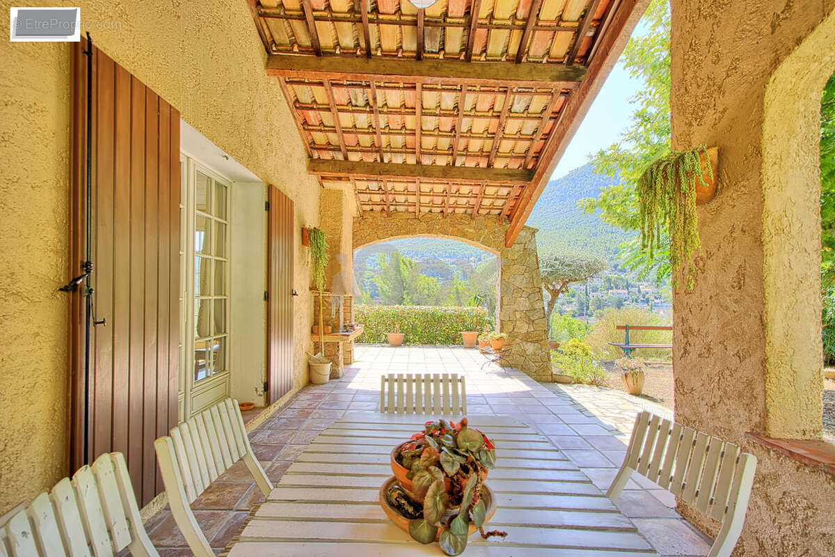 Le Revest les Eaux, grande maison de 160m2 sur 2211m2 de terrain - photo 17