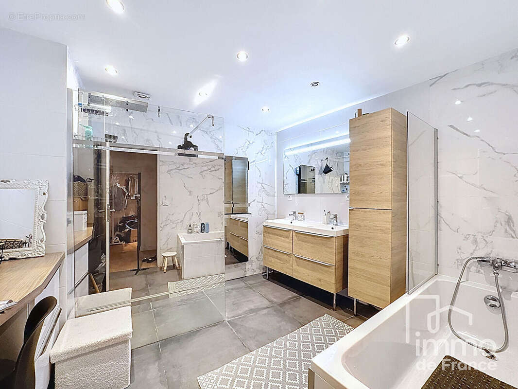 Appartement à BELLEGARDE-SUR-VALSERINE