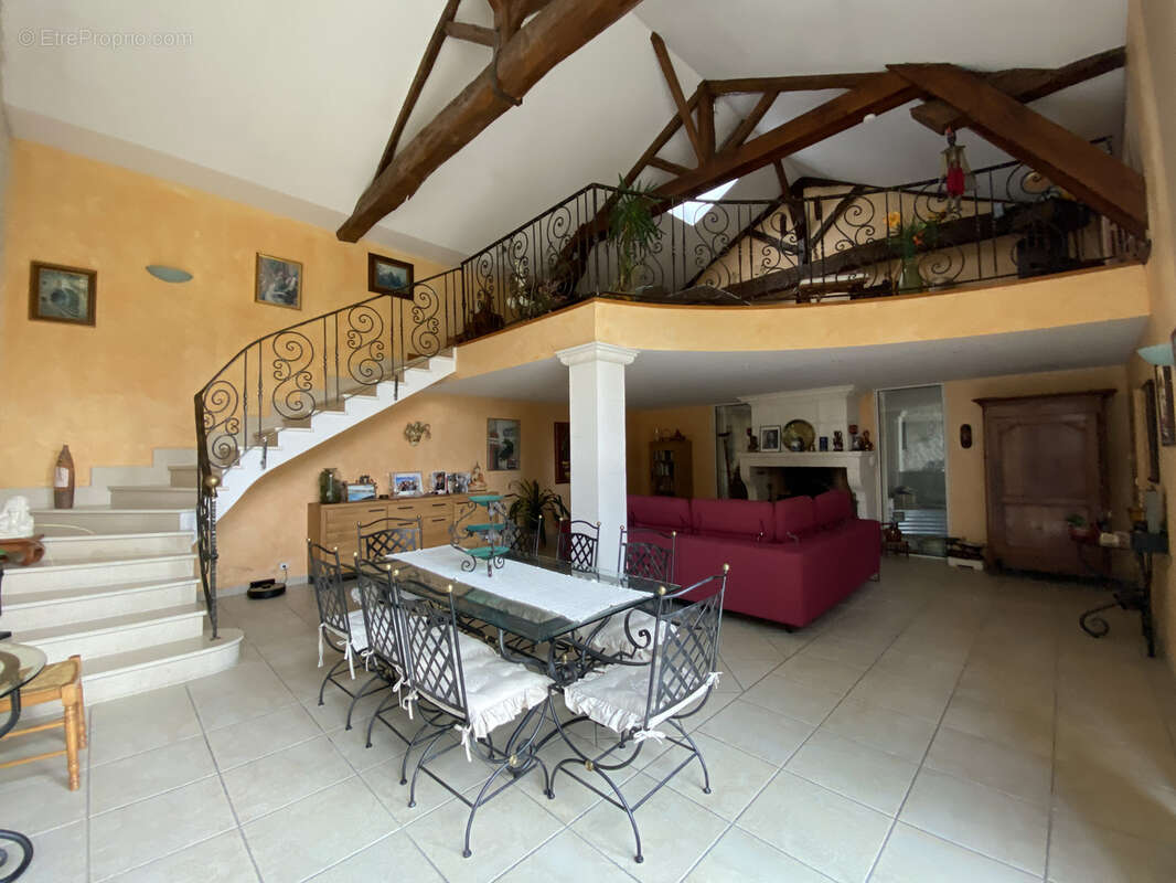 Maison à FLEAC