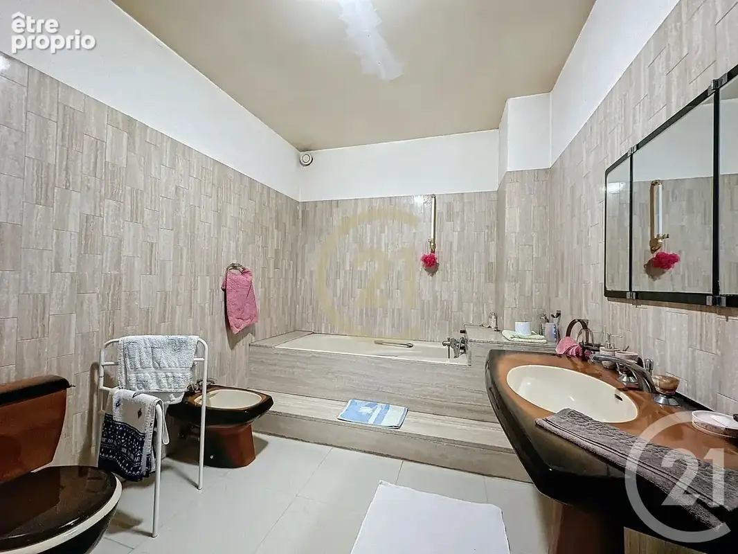 Maison 9 pièces 281 m² à vendre à Uzes (30700) - photo 8