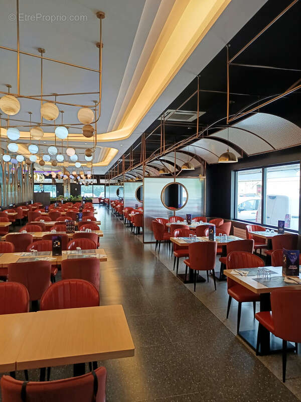 Commerce à SAINT-CYR-L'ECOLE