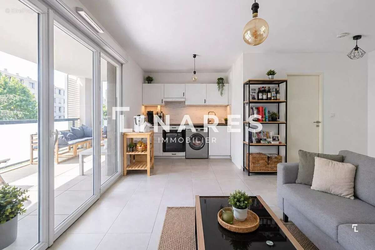 ENJOY MAURIAC - Appartement T2 loué de 41m² - Terrasse - 13010 - photo 3