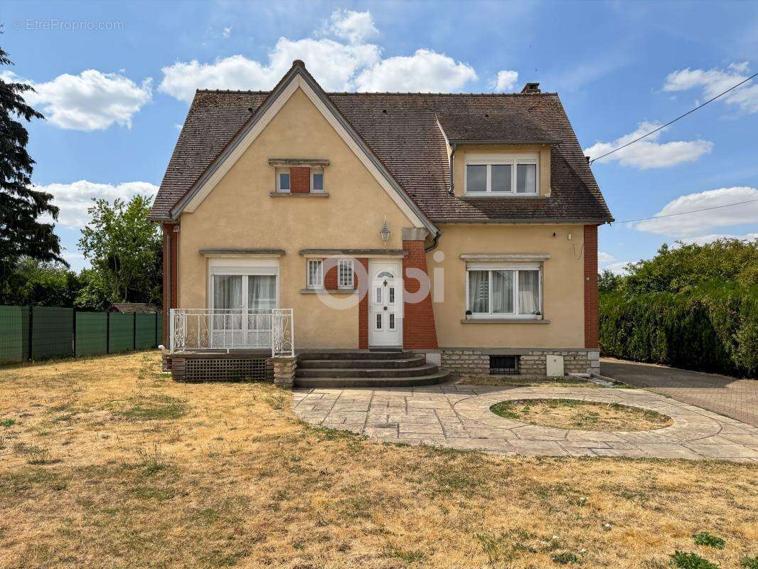 Maison 6 pièces de 117 m² - photo 2