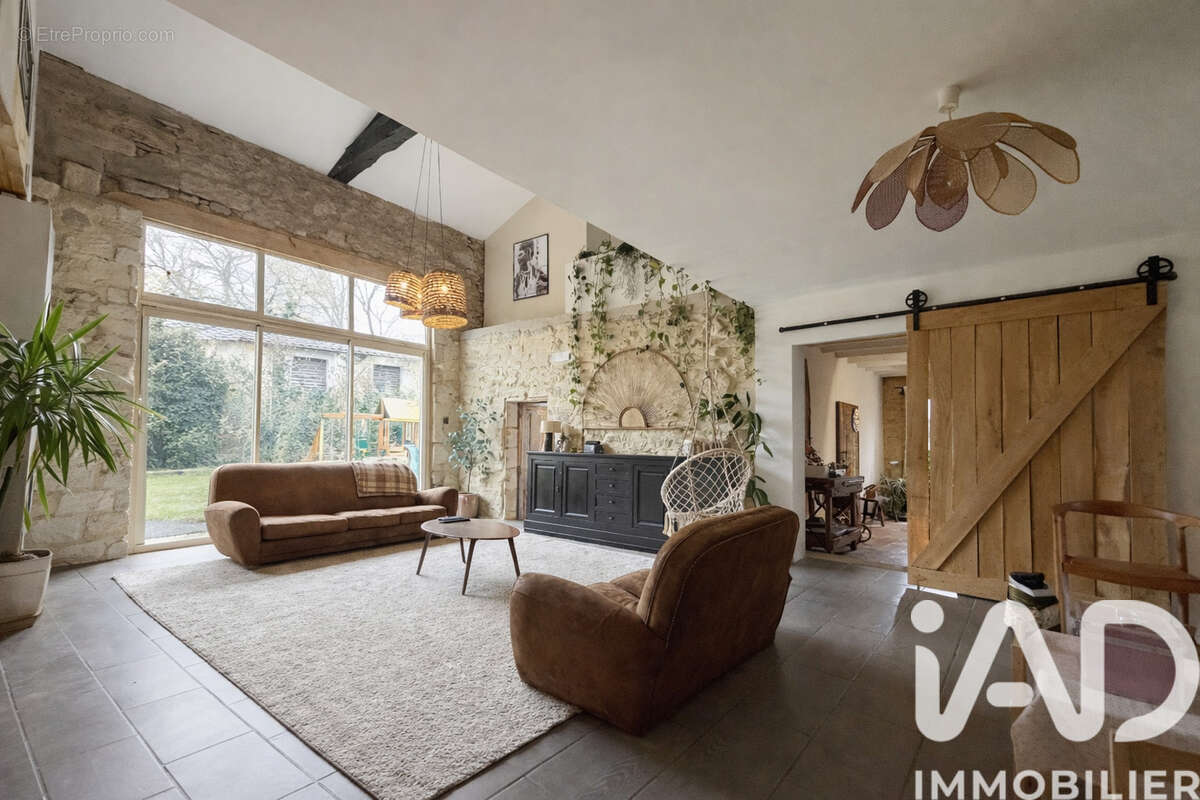 Maison 217 m² à Menesplet  - photo 3