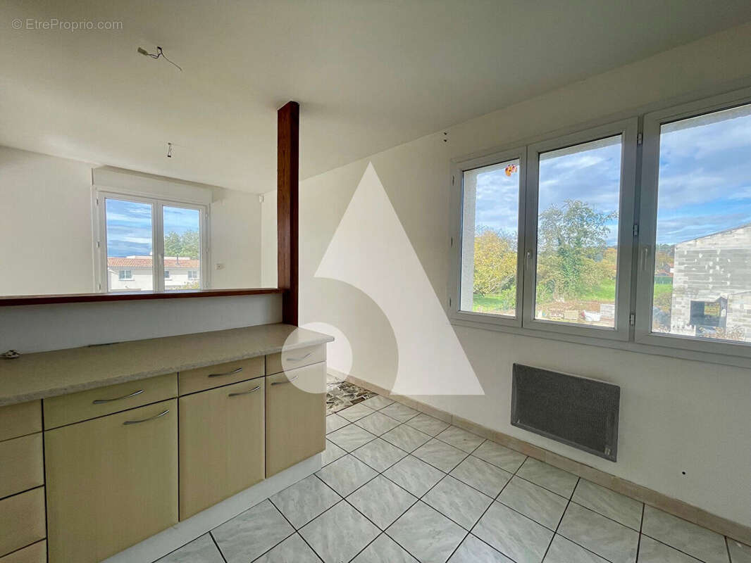 Appartement à REYRIEUX